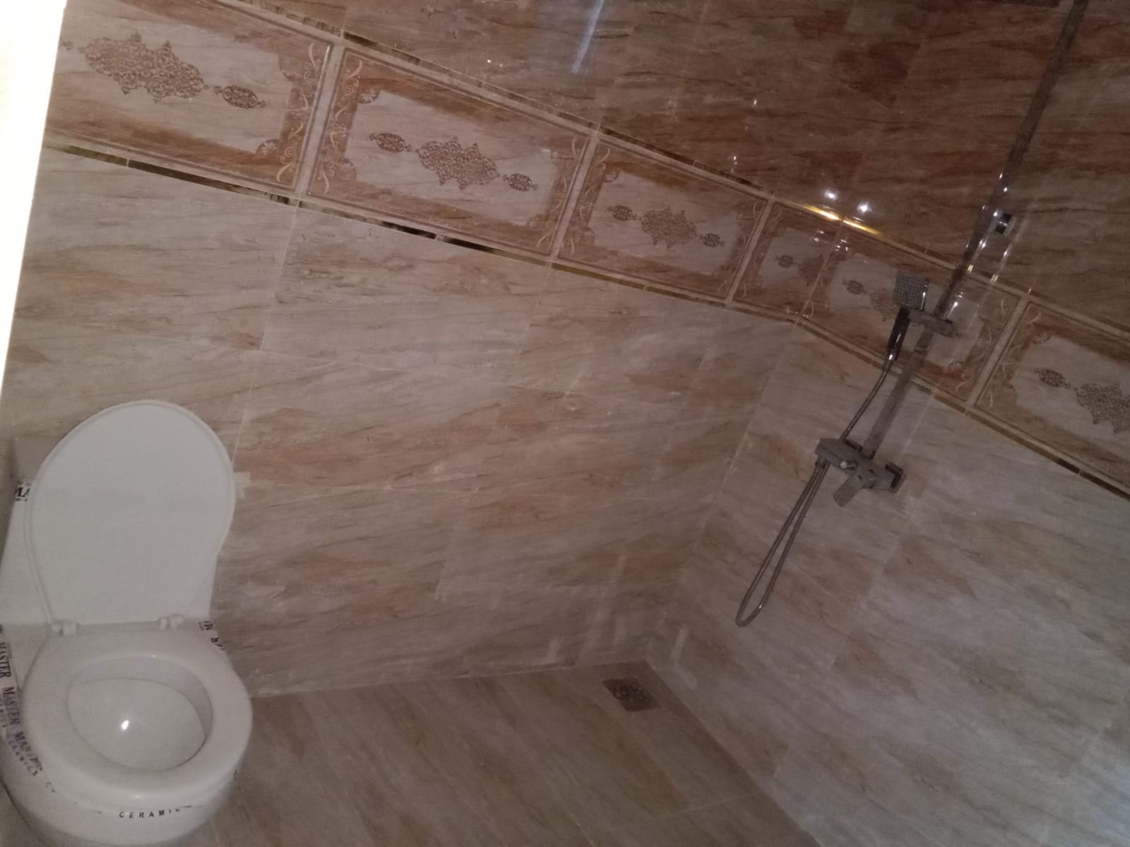 8-marla house available for Rent in Dream Gardens Lahore