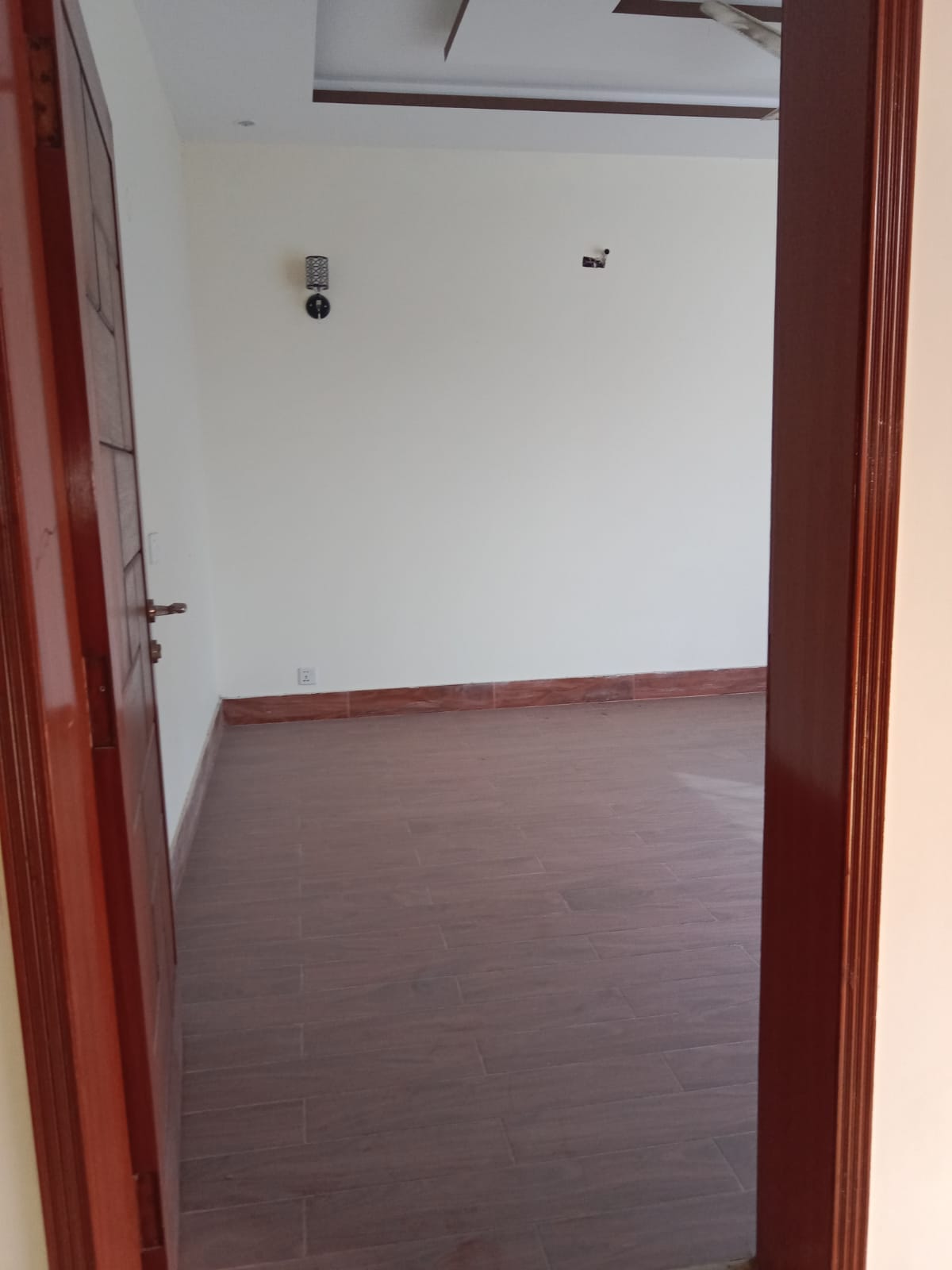 8-marla house available for Rent in Dream Gardens Lahore