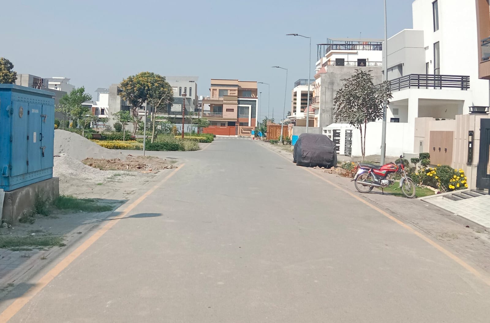 10 Marla Luxurious House For Sale In Dream Gardens Main Defence Road Lahore