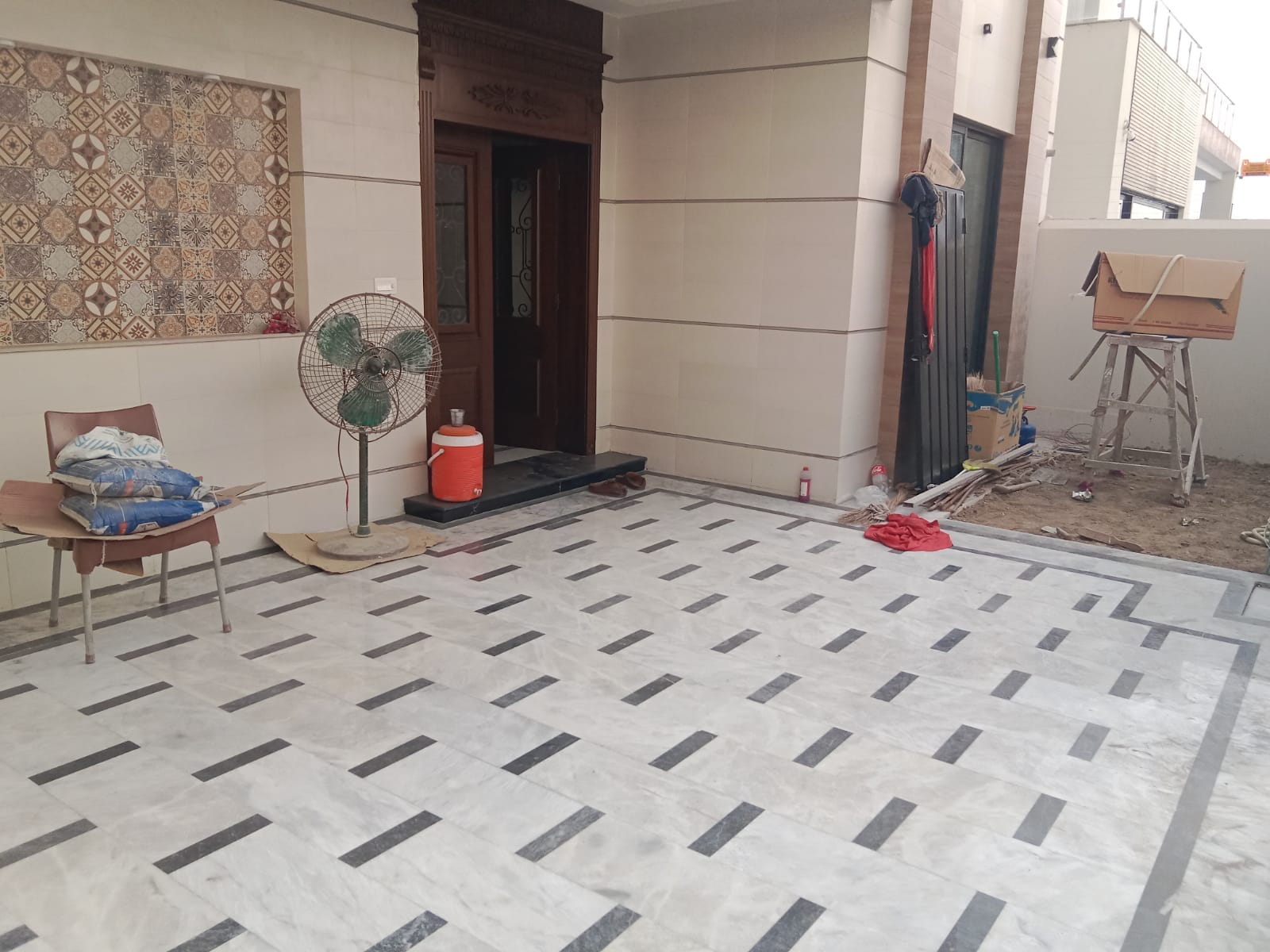 10 Marla Luxurious House For Sale In Dream Gardens Main Defence Road Lahore