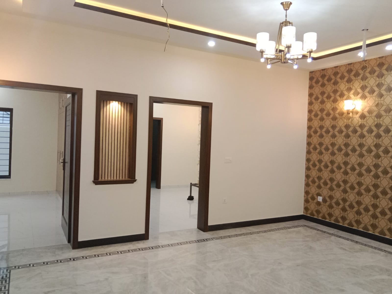 10 Marla Luxurious House For Sale In Dream Gardens Main Defence Road Lahore