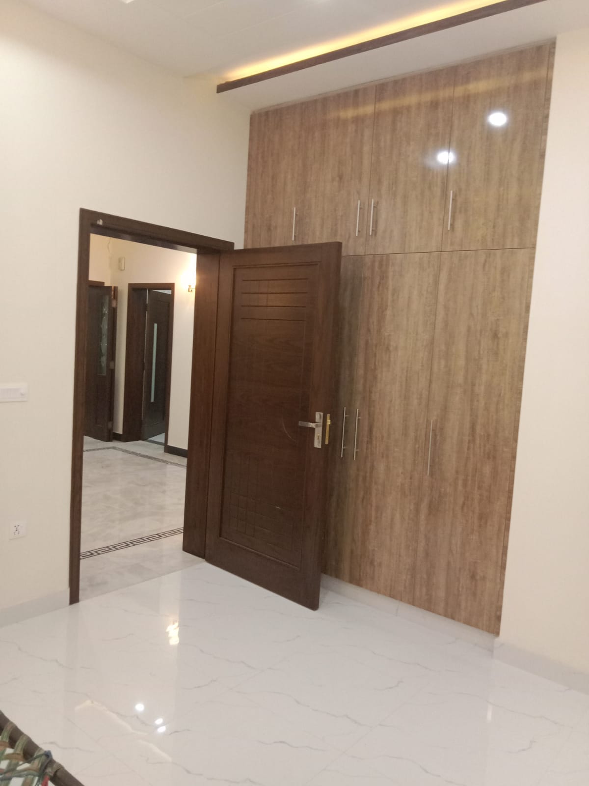 10 Marla Luxurious House For Sale In Dream Gardens Main Defence Road Lahore