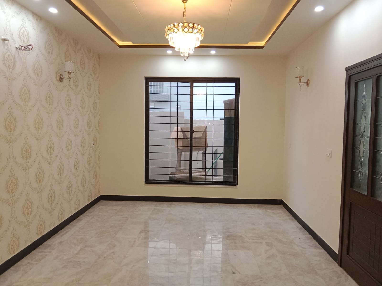 10 Marla Luxurious House For Sale In Dream Gardens Main Defence Road Lahore