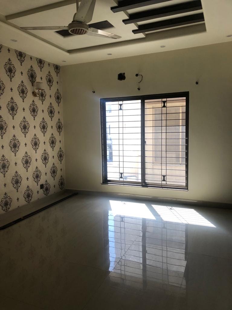 10 Marla upper portion available for rent Bahria Town Lahore
