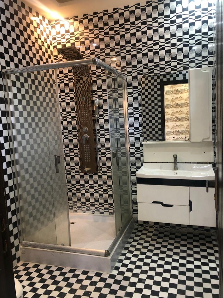 10 Marla upper portion available for rent Bahria Town Lahore