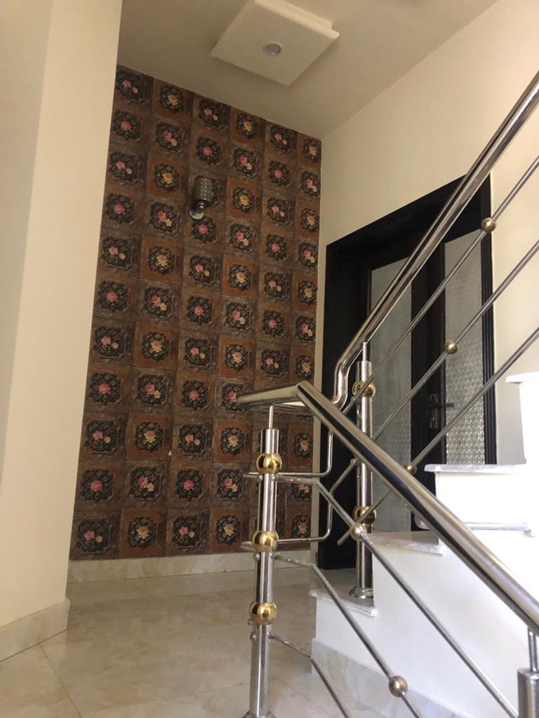 10 Marla upper portion available for rent Bahria Town Lahore