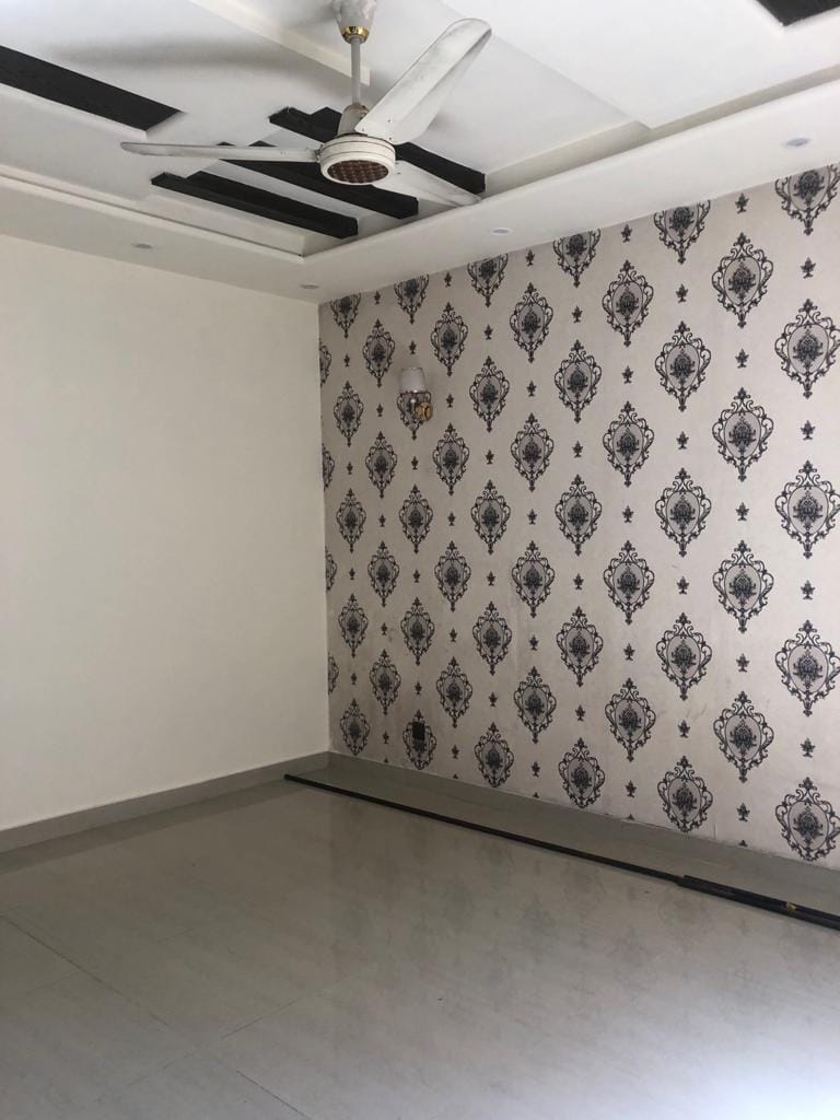 10 Marla upper portion available for rent Bahria Town Lahore
