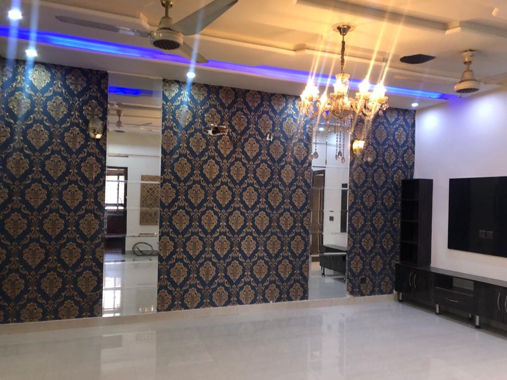 10 Marla upper portion available for rent Bahria Town Lahore