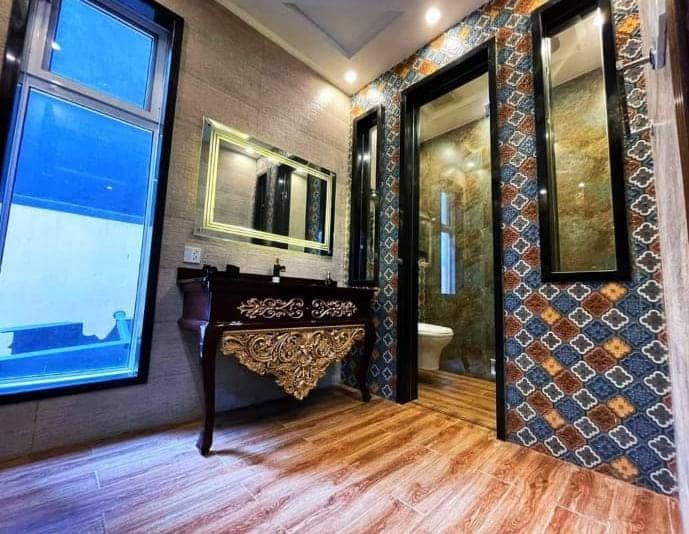 19 Marla full luxury corner house available for Sale in Bahria town Lahore