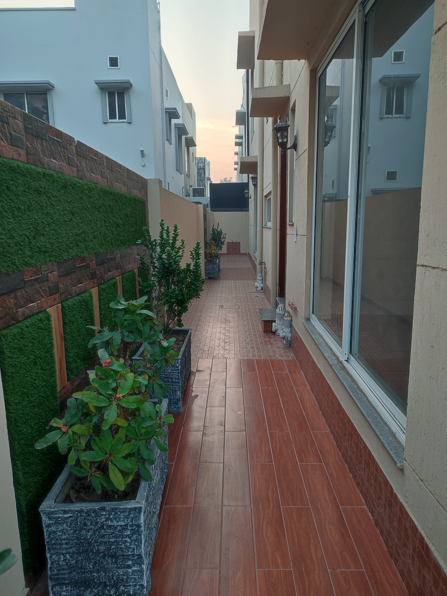 19 Marla full luxury corner house available for Sale in Bahria town Lahore