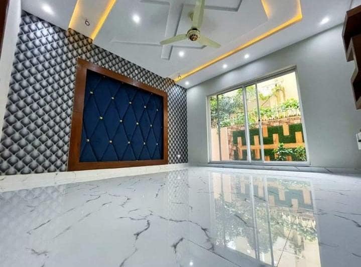 19 Marla full luxury corner house available for Sale in Bahria town Lahore
