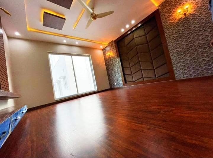 19 Marla full luxury corner house available for Sale in Bahria town Lahore