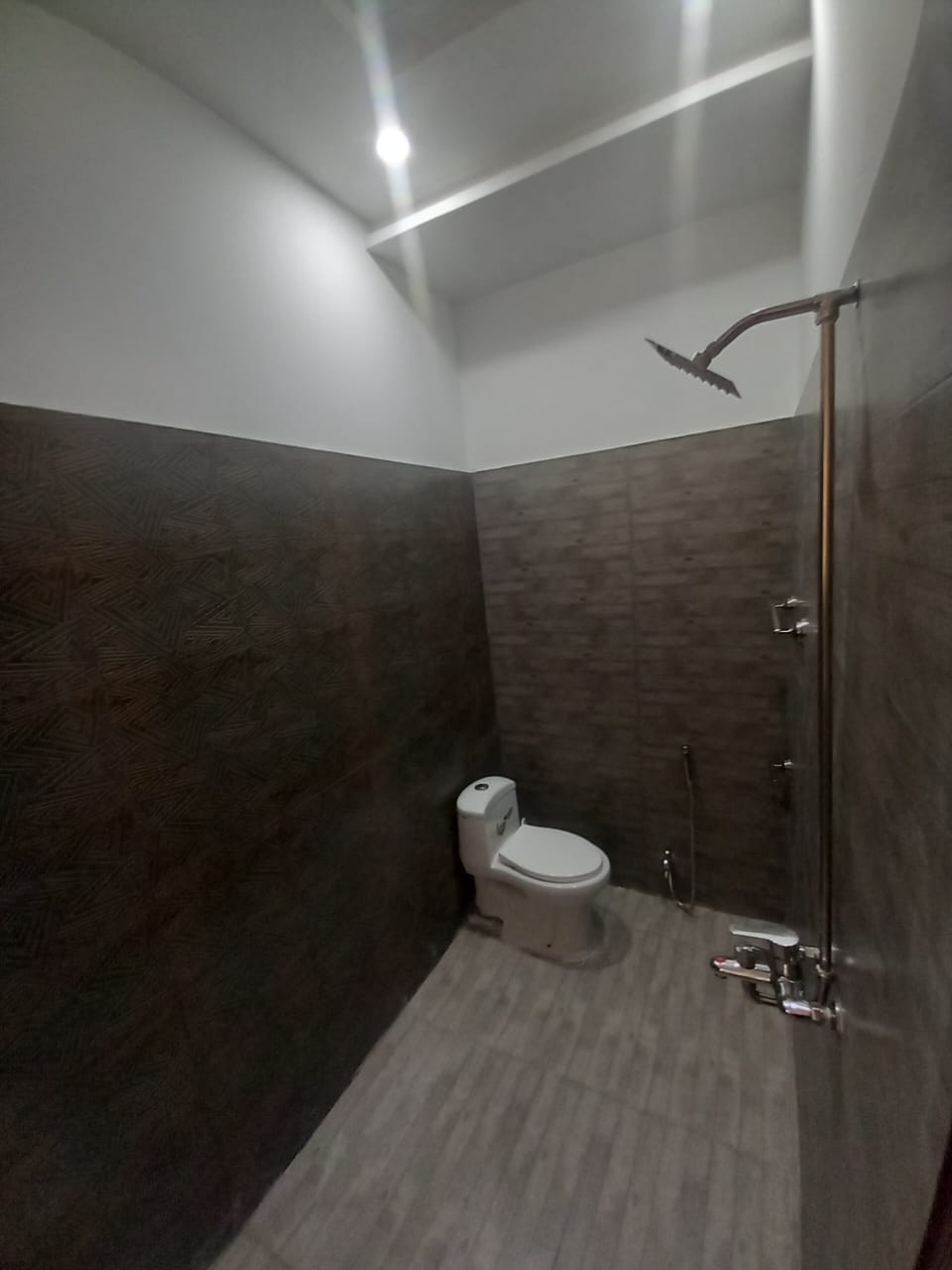 1 Kanal 1st entry upper portion available for rent in Canal Garden Lahore