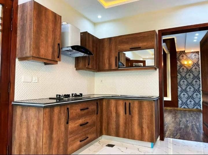 19 Marla full luxury corner house available for Sale in Bahria town Lahore