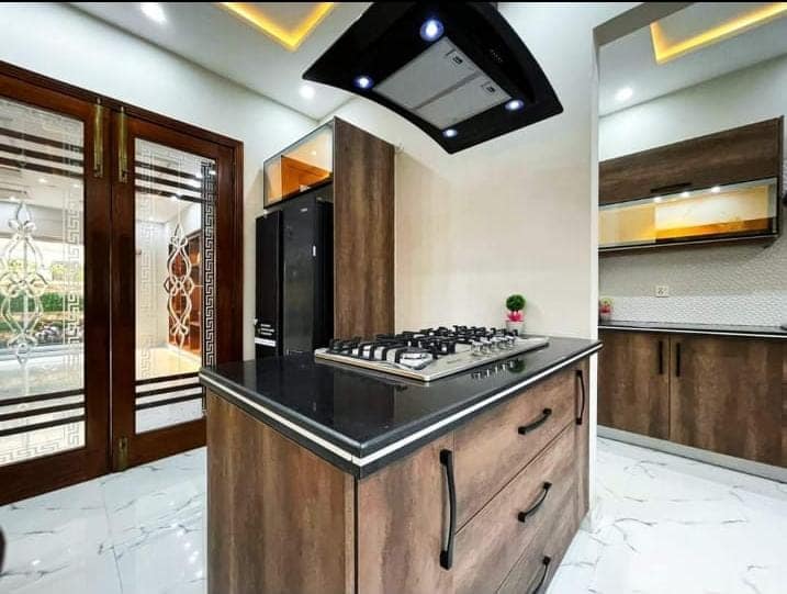 19 Marla full luxury corner house available for Sale in Bahria town Lahore