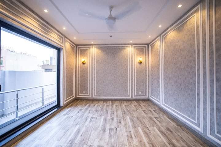 10 Marla Modern House for sale in DHA Lahore