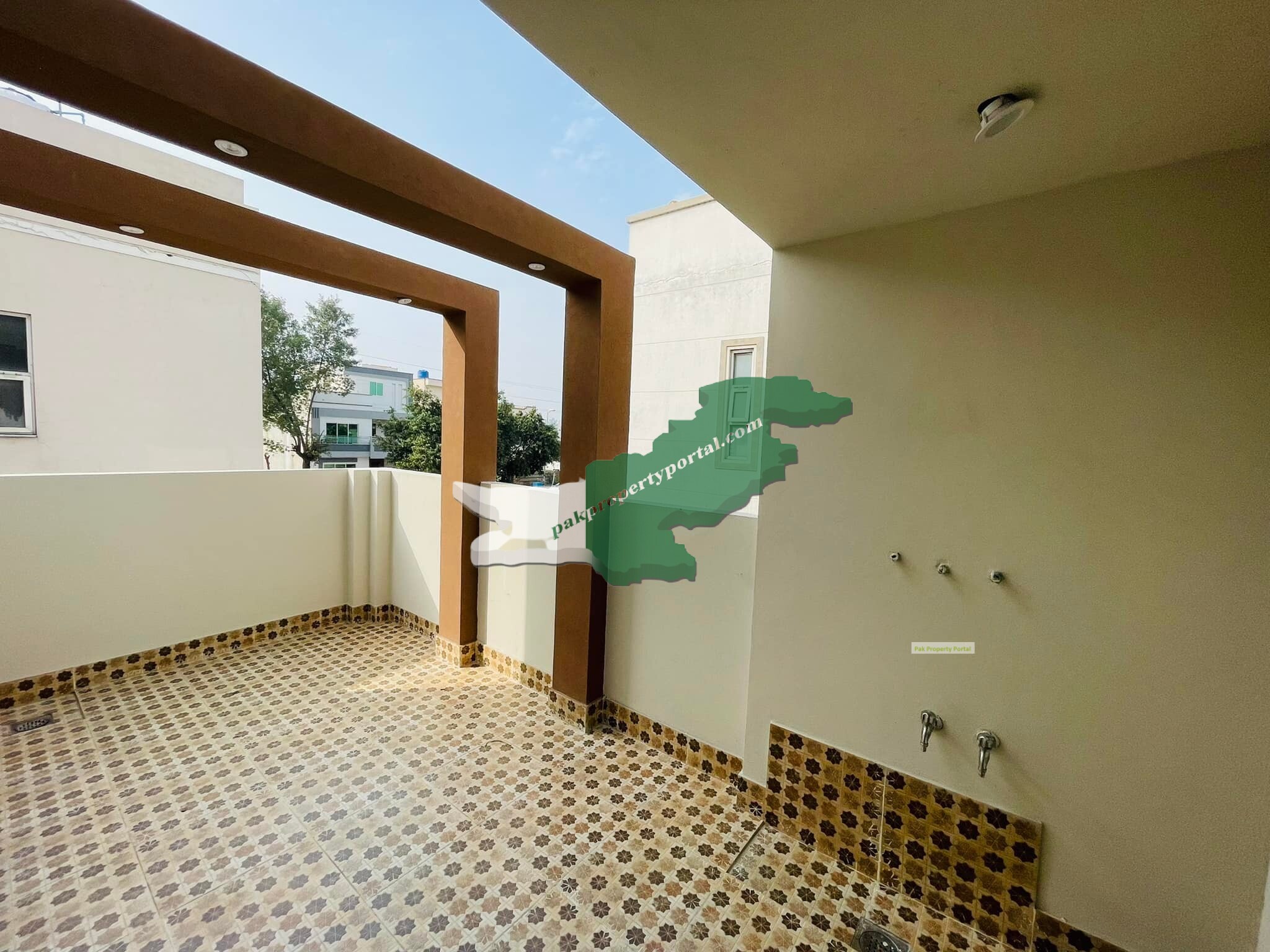 Brand New 10 Marla House located Phase 2, Citi Housing Society Gujranwala.