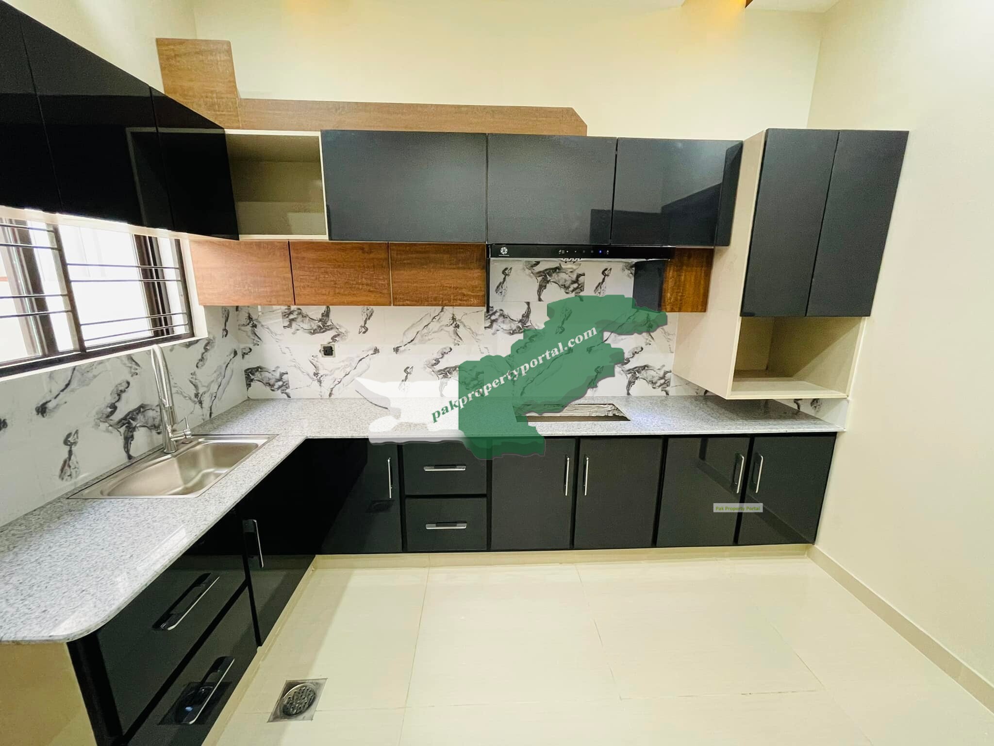 Brand New 10 Marla House located Phase 2, Citi Housing Society Gujranwala.