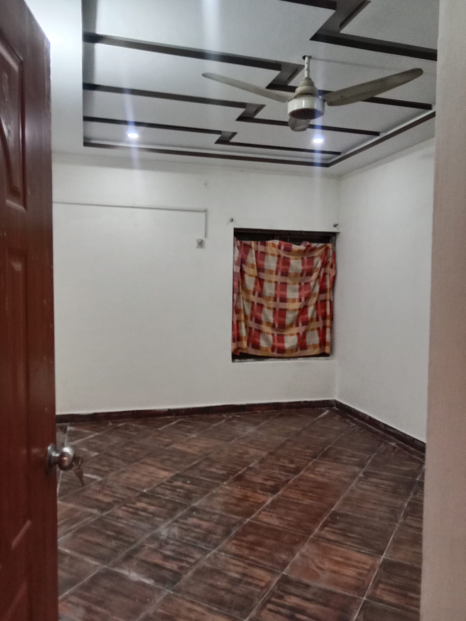 5 Marla upper portion available for rent in Shalimar street no 15 Lahore